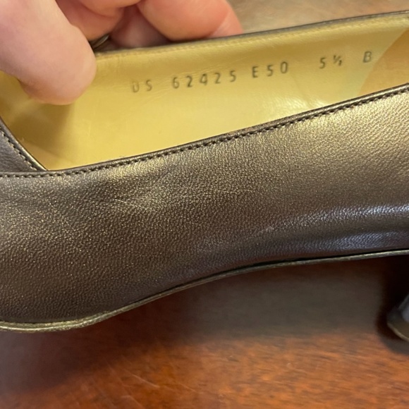 Metallic Pumps - Picture 3 of 6